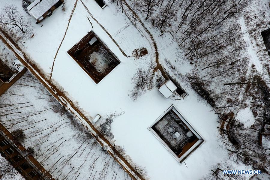 CHINA-SHANXI-SNOW-UNDERGROUND CAVE DWELLING COURTYARD (CN)