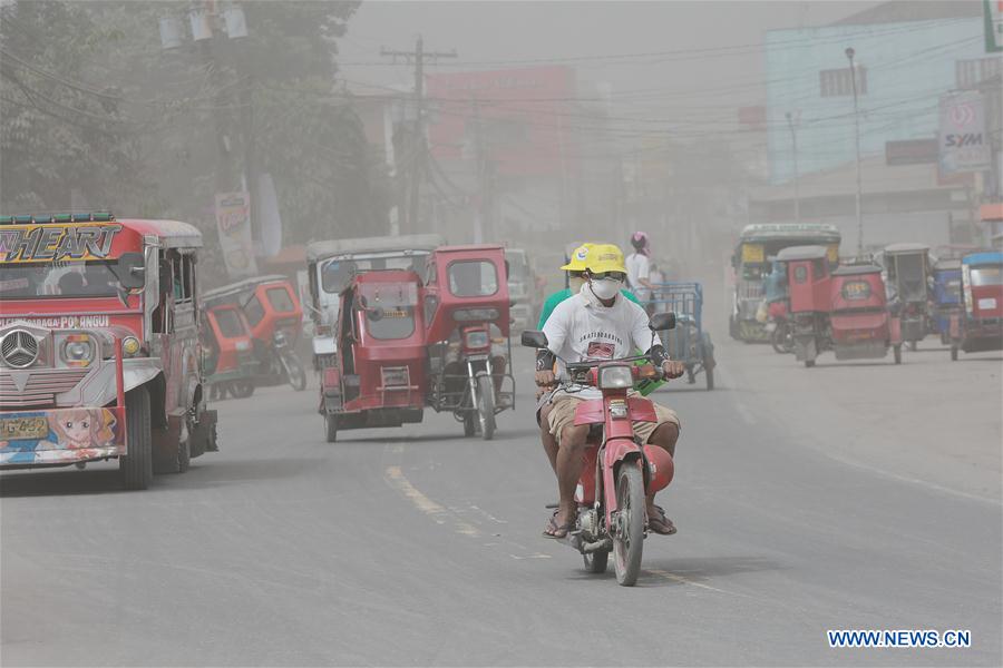 PHILIPPINES-ALBAY-MAYON VOLCANO-ERUPTION-ASH