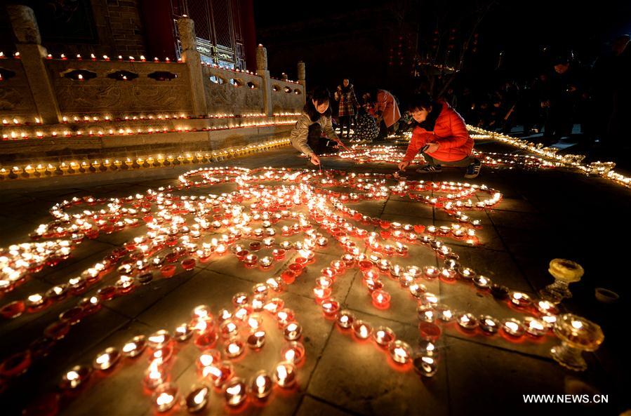 CHINA-XI'AN-TEMPLE-BUTTER LAMP-BLESSING (CN)