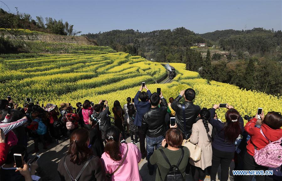 CHINA-SICHUAN-LOCOMOTIVE-TOURISM (CN)