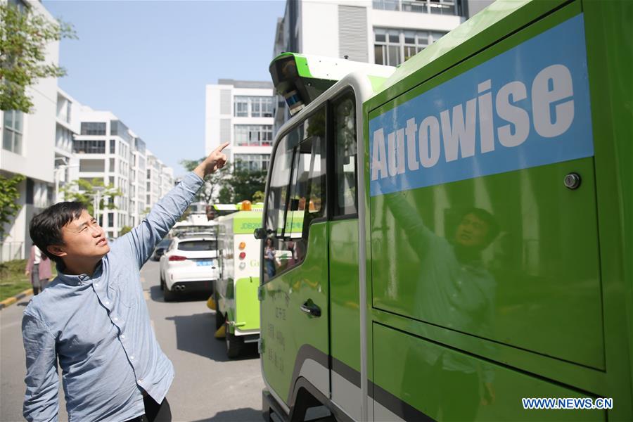 CHINA-SHANGHAI-DRIVERLESS-STREET SWEEPER (CN)