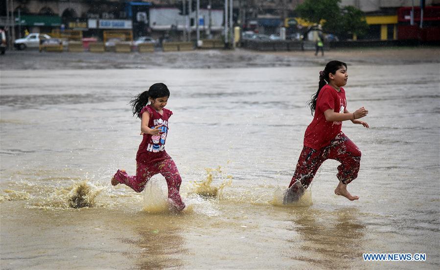 INDIA-MUMBAI-MONSOON SEASON-DAILY LIFE