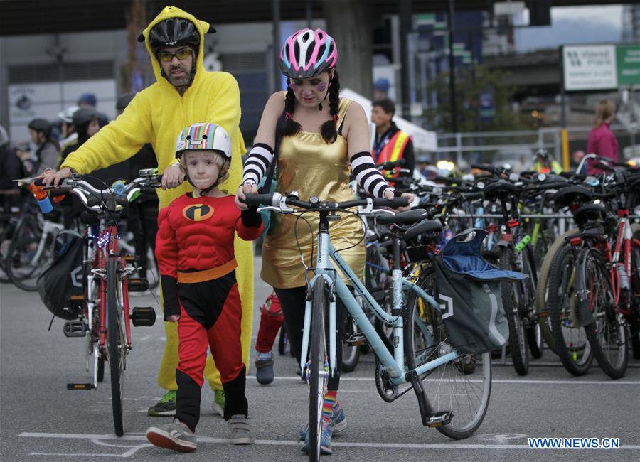 CANADA-VANCOUVER-BIKE THE NIGHT