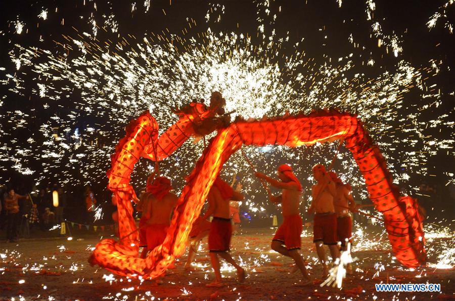 #CHINA-GUIZHOU-MOLTEN IRON SPRAY-PERFORMANCE (CN)