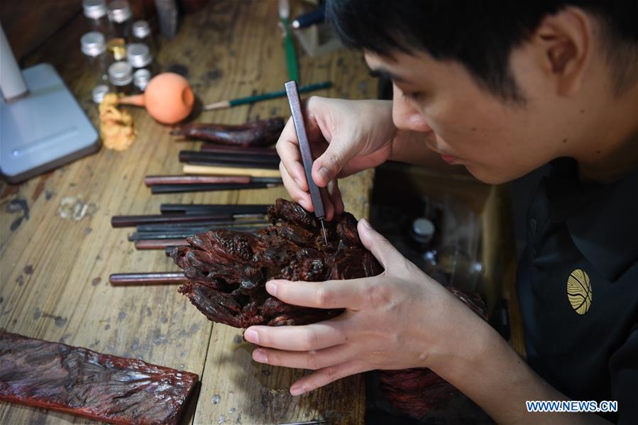 CHINA-FUJIAN-PUTIAN-WOOD CARVING (CN)