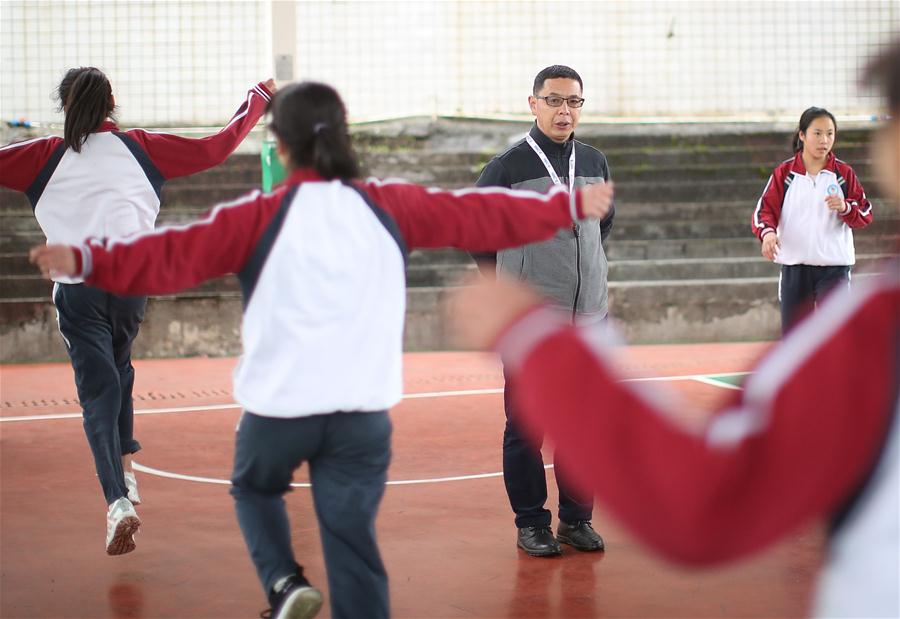 (SP)CHINA-SICHUAN-JULIAN-MIDDLE SCHOOL-BASKETBALL(CN)