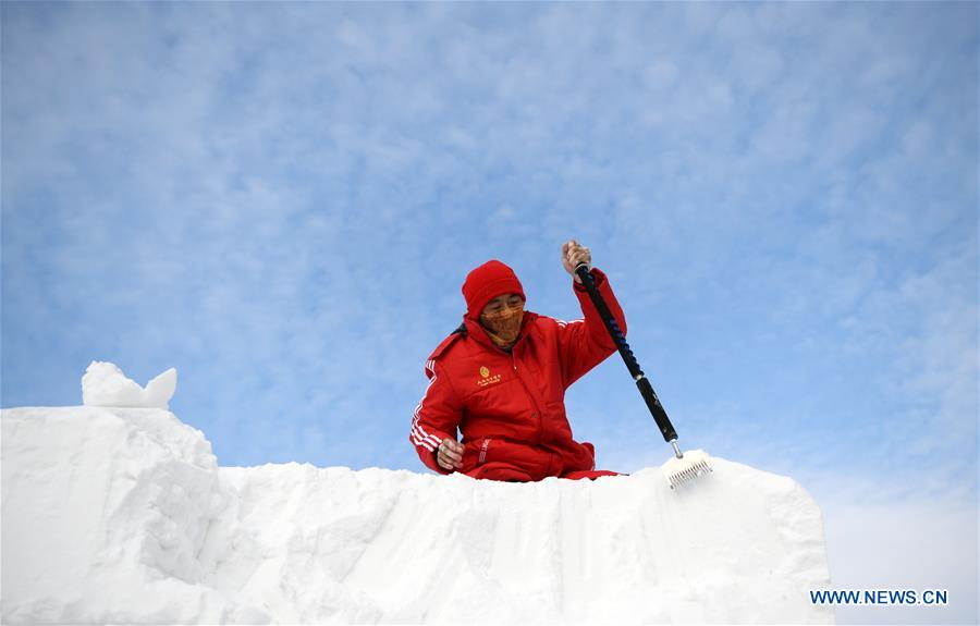 CHINA-HARBIN-COLLEGE STUDENTS-SNOW SCULPTURE COMPETITION (CN)