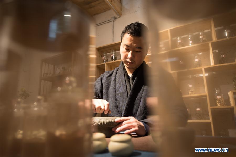 CHINA-ZHEJIANG-HUZHOU-INCENSE MAKER(CN)