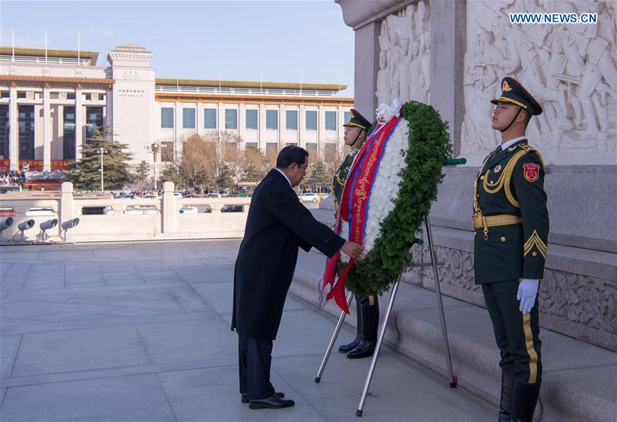 CHINA-BEIJING-CAMBODIAN PM-MONUMENT-TRIBUTE (CN) 