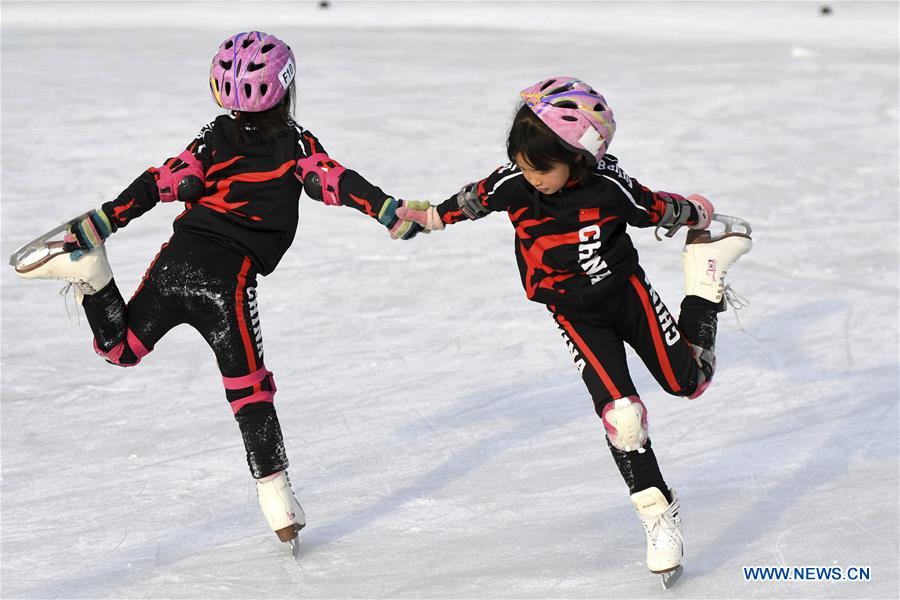 (SP)CHINA-BEIJING-YANQING-PRIMARY SCHOOL STUDENTS-SKATING(CN)