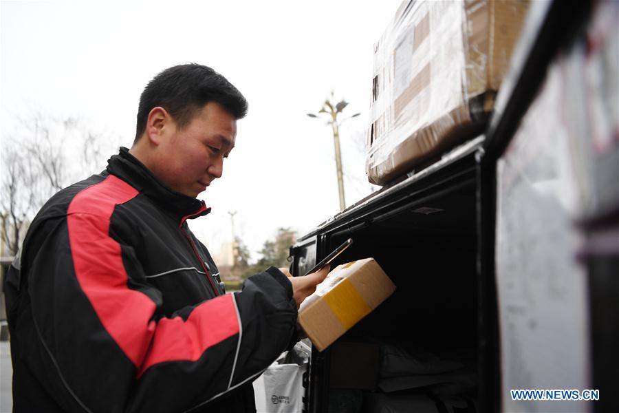 CHINA-XI'AN-SPRING FESTIVAL-DELIVERYMAN (CN)