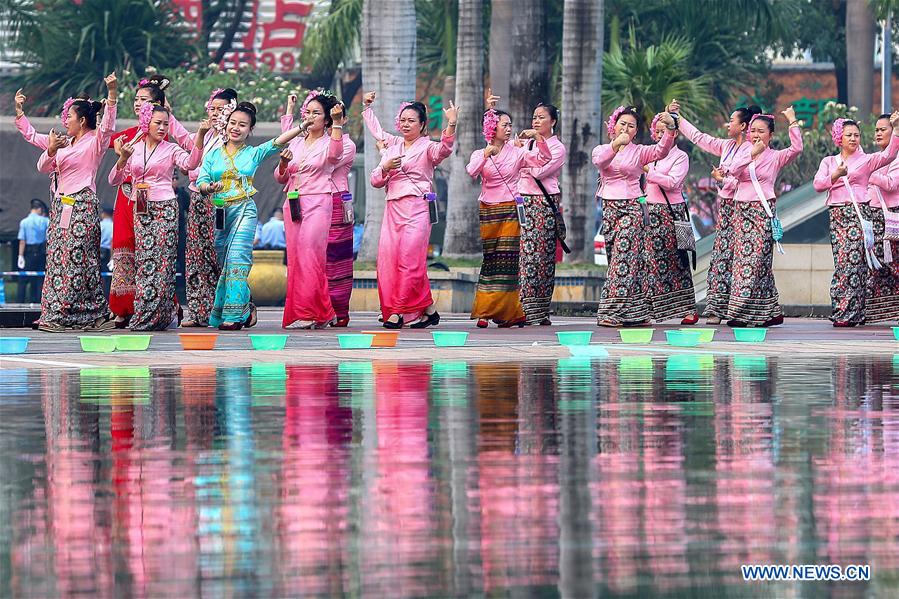 CHINA-YUNNAN-XISHUANGBANNA-WATER SPRINKLING FESTIVAL (CN)