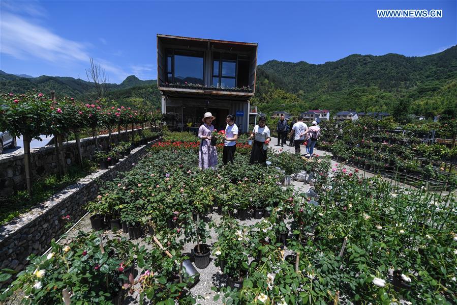 CHINA-ZHEJIANG-HANGZHOU-ROSE GARDEN (CN)