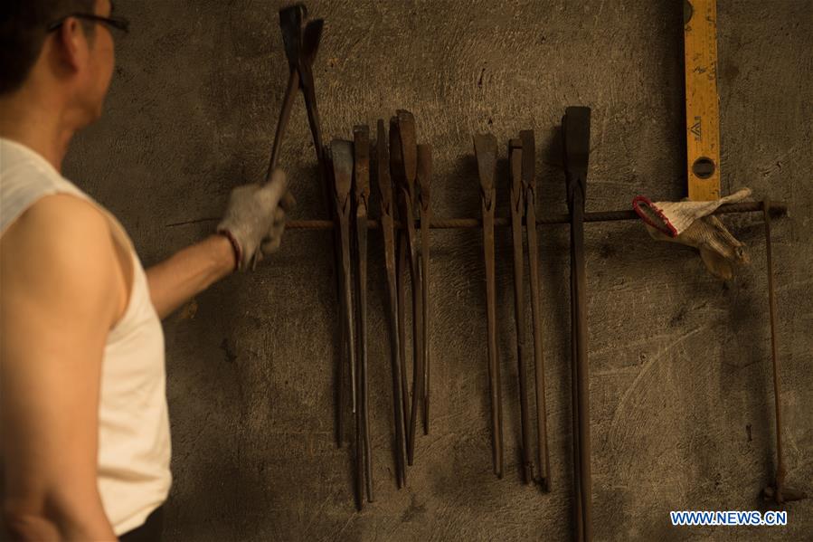 CHINA-ZHEJIANG-SWORD MAKING (CN)