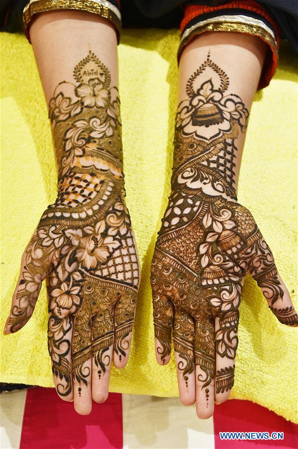 BANGLADESH-DHAKA-SKIN ART