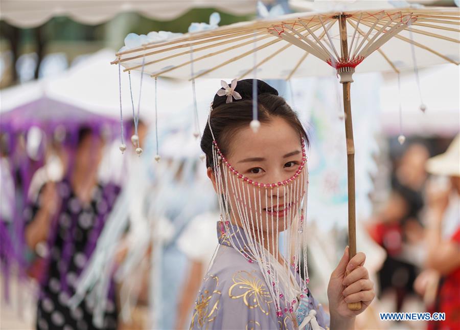 CHINA-YUNNAN-KUNMING-QIXI-TRADITIONAL CLOTHING (CN)