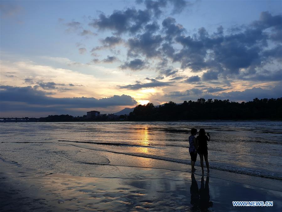 NEPAL-CHITWAN-SUNSET