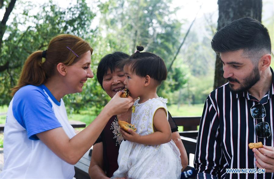 CHINA-ZHEJIANG-FOREIGNERS-MID-AUTUMN FESTIVAL (CN)