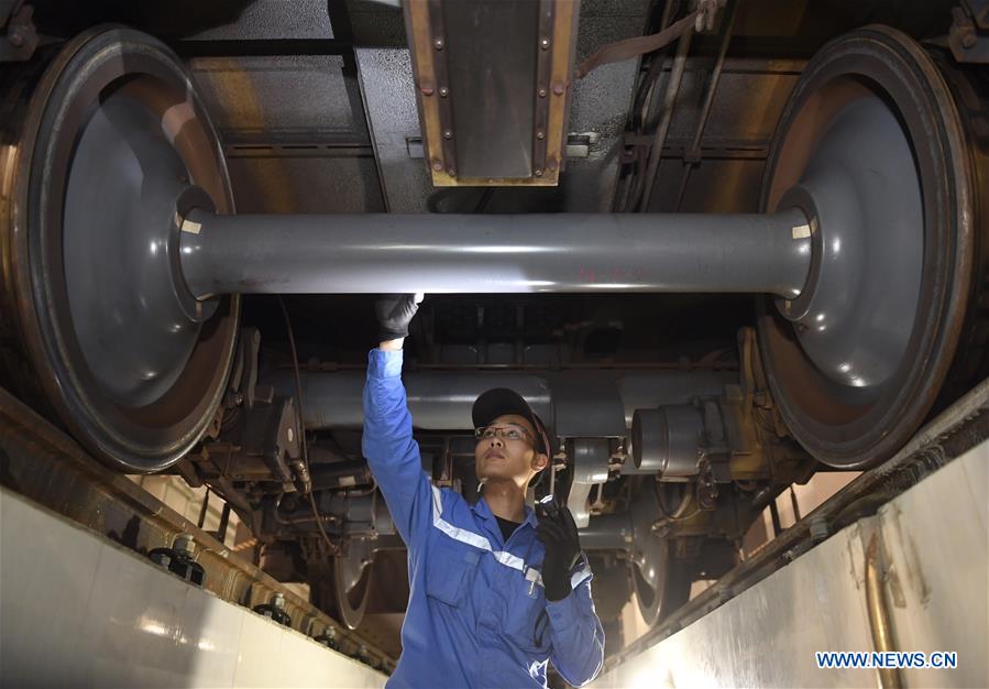 CHINA-CHENGDU-MID-AUTUMN-SUBWAY WORKERS (CN)