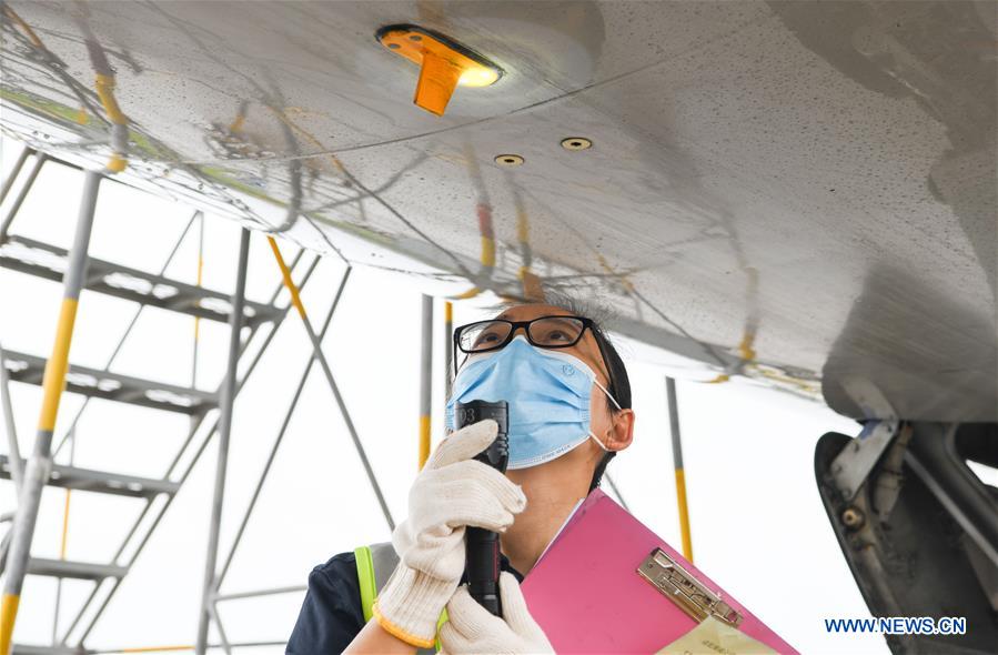 CHINA-HAINAN-HAIKOU-AIRPLANES-FEMALE MAINTENANCE ENGINEERS (CN)