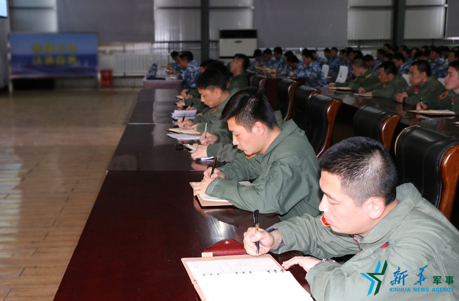 ↑資料圖片：張超參加部隊(duì)組織的《改革強(qiáng)軍主題教育》授課現(xiàn)場。