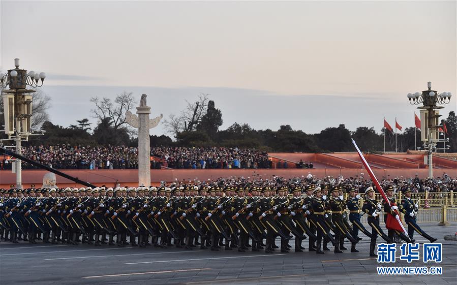 （社會(huì)）（11）人民解放軍首次執(zhí)行天安門廣場(chǎng)升國(guó)旗任務(wù)