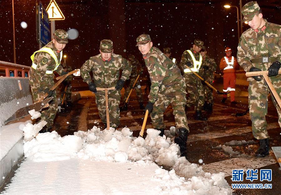 （新華全媒頭條）（1）雨雪冰凍中，他們奮力前行——基層黨員干群抗擊冰雪災(zāi)害紀(jì)實(shí)