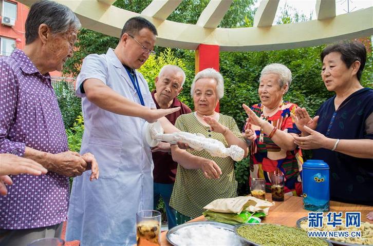 （圖文互動·各民族團結互助）（9）民族一家親　濃濃團結情——呼和浩特市清泉街社區(qū)民族團結工作側(cè)記