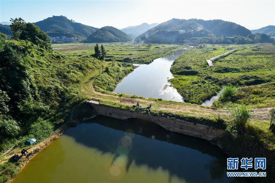 （在習(xí)近平新時(shí)代中國(guó)特色社會(huì)主義思想指引下·慶祝改革開(kāi)放40周年·綠色發(fā)展·圖文互動(dòng)）（1）治水·護(hù)水·興水——綠色發(fā)展之“水”的故事