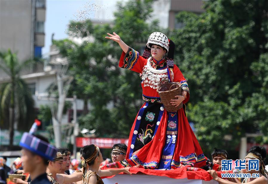 （輝煌60年·壯美新廣西·圖文互動）（3）和睦相處一家親 攜手并進謀發(fā)展——廣西民族團結發(fā)展觀察