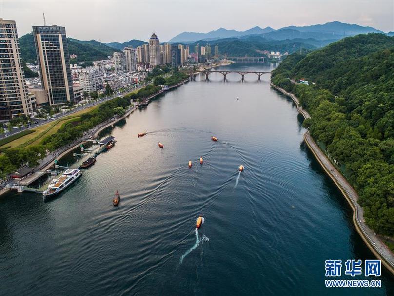 （新華全媒頭條·圖文互動(dòng)）（5）創(chuàng)造新的更大奇跡——黨的十八屆三中全會(huì)召開(kāi)五周年述評(píng)