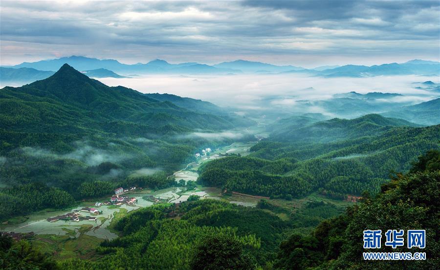 （兩會前夕看落實·圖文互動）（4）奮力脫貧攻堅 生態(tài)追“清”逐“綠”——江西落實習近平總書記全國兩會重要講話精神紀實