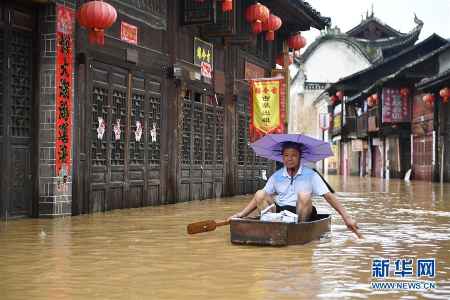 （抗洪搶險(xiǎn)·圖文互動）（3）洪水來時(shí)，那暖心的民間救援