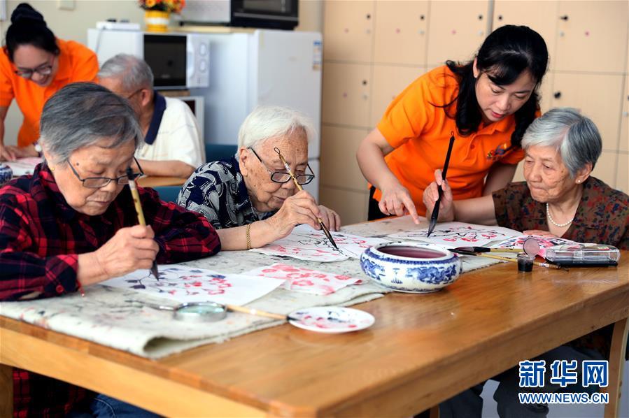 （壯麗70年·奮斗新時代·重溫囑托看變化·圖文互動）（1）上海：用“繡花”般精細治理傳遞城市“溫度”