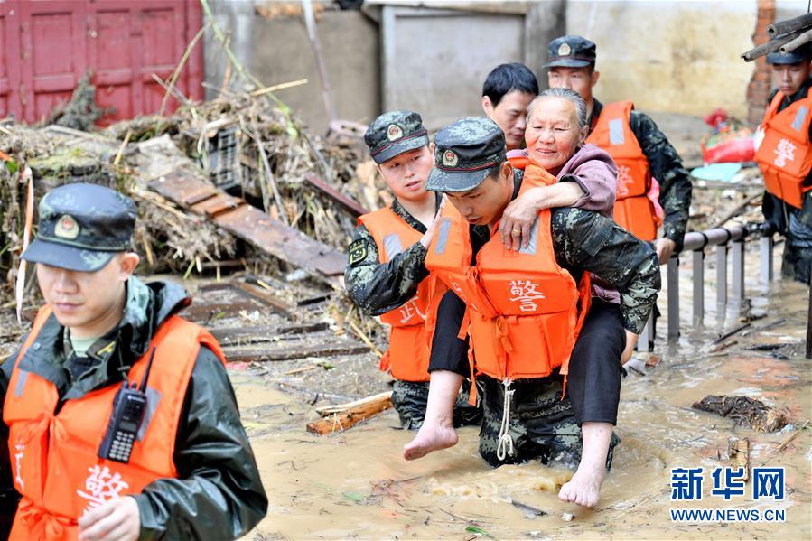 （新華全媒頭條·圖文互動）（5）沿著中國特色強軍之路闊步前進——黨中央、中央軍委領(lǐng)導(dǎo)推進國防和軍隊建設(shè)70年紀(jì)實