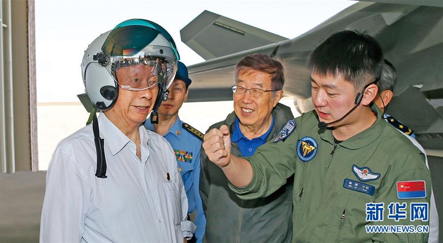 （人民空軍70年·圖文互動）（4）我愛祖國的藍天——空軍強軍主題紀(jì)念封8張“同框照”背后的故事 