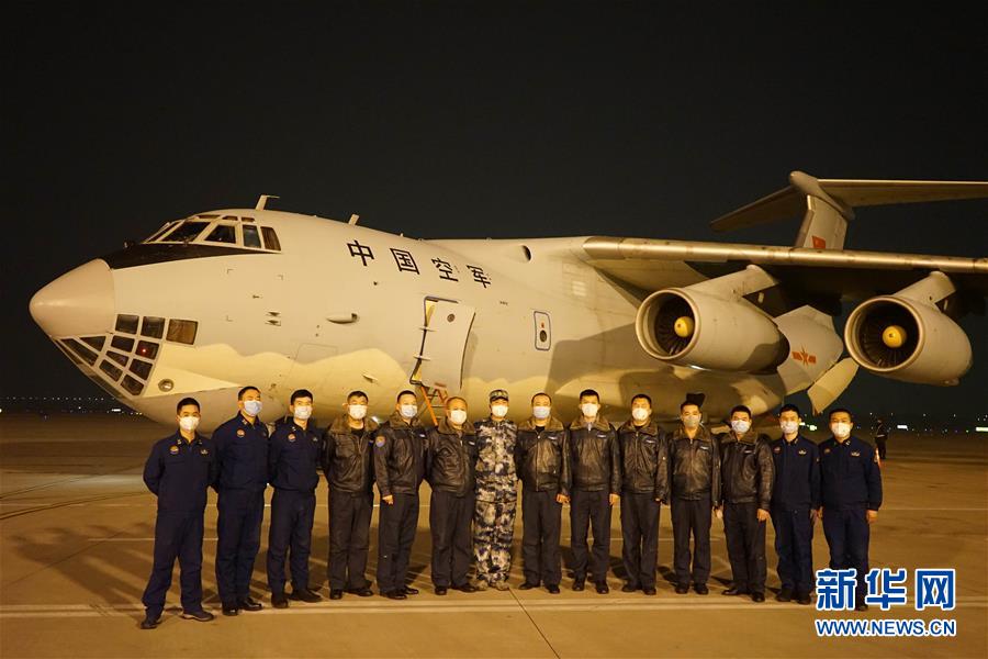 （新型肺炎疫情防控·圖文互動）（2）除夕夜，他們這樣出征——空軍軍醫(yī)大學醫(yī)療隊出征武漢疫區(qū)見聞