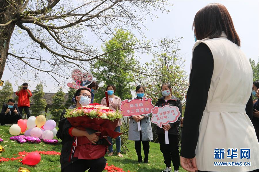 （新華全媒頭條·圖文互動）（13）“我看不見你的樣子，但我知道你是誰”——寫在國際護(hù)士節(jié)來臨之際