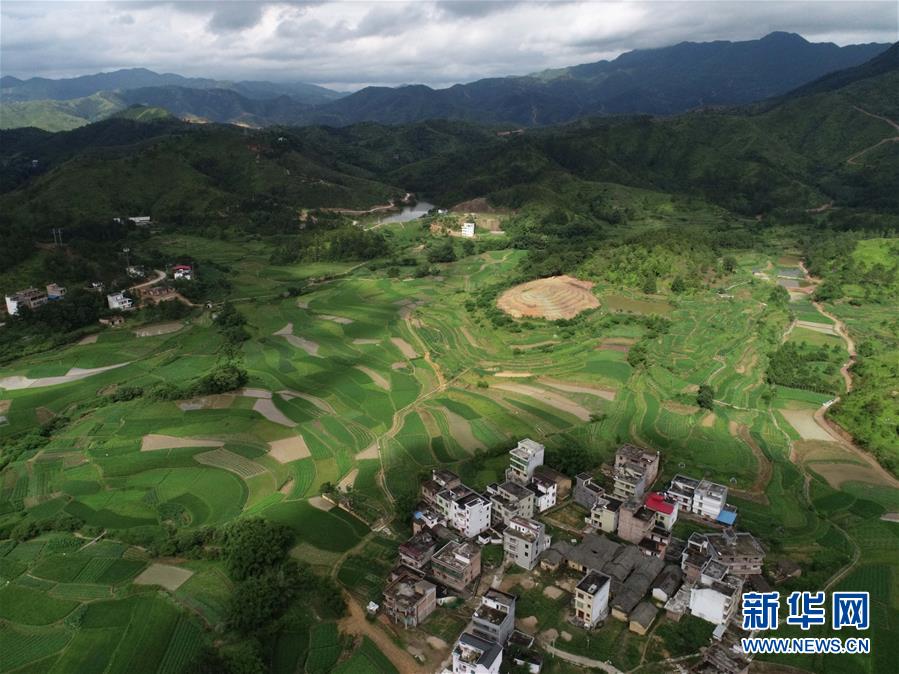 （在習(xí)近平新時(shí)代中國特色社會主義思想指引下——新時(shí)代新作為新篇章·習(xí)近平總書記關(guān)切事·圖文互動）（4）新生活、新盼頭——脫貧攻堅(jiān)新形勢速覽