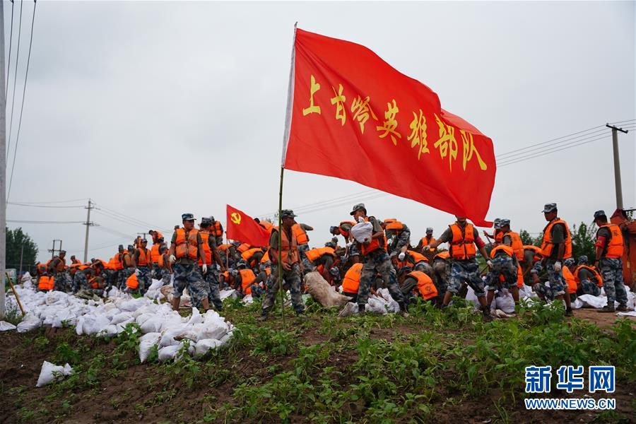 （防汛抗洪·圖文互動(dòng)）（4）洪水不退，子弟兵誓死不退——解放軍和武警部隊(duì)官兵參與洪澇災(zāi)害搶險(xiǎn)救援記事