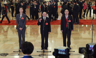 魏秋月、孟廣祿、薛晨陽(yáng)代表接受采訪