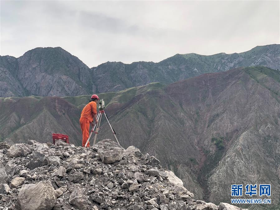 （習(xí)近平出訪配合稿·圖文互動(dòng)）（7）通訊：雪山腳下有條“中國路”