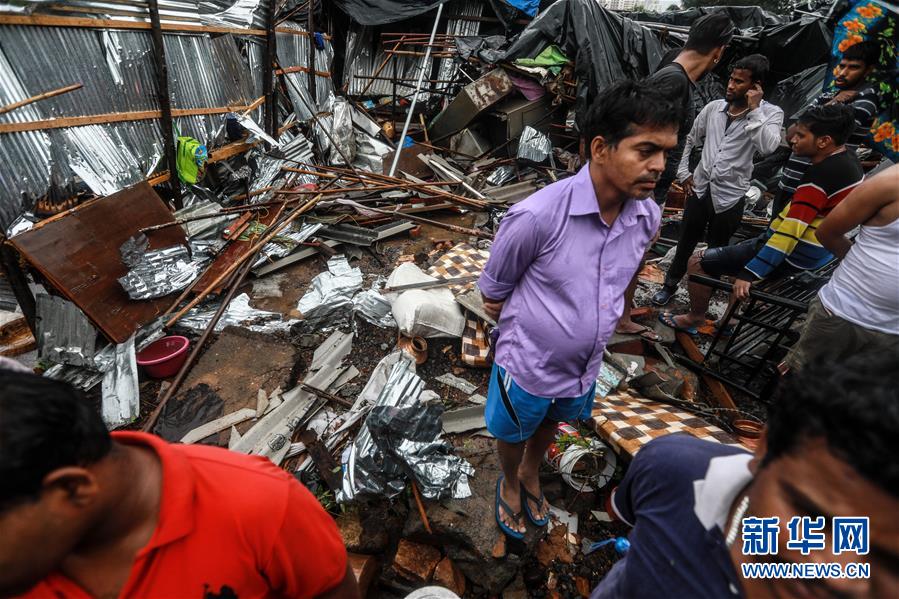 （國際）（1）印度孟買降雨引發(fā)墻體垮塌致16人死亡