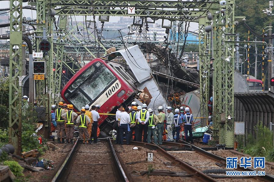 （國(guó)際）（5）日本神奈川縣一電車與卡車相撞致1死34傷