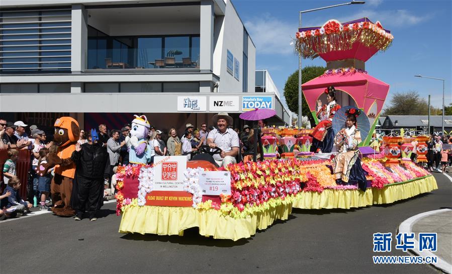 （國際·圖文互動）（3）通訊：中國元素在新西蘭迎春花車巡游活動中放光彩